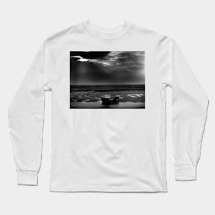 Fishing boat at low tide at Burnham Overy Staithe, Norfolk, UK Long Sleeve T-Shirt